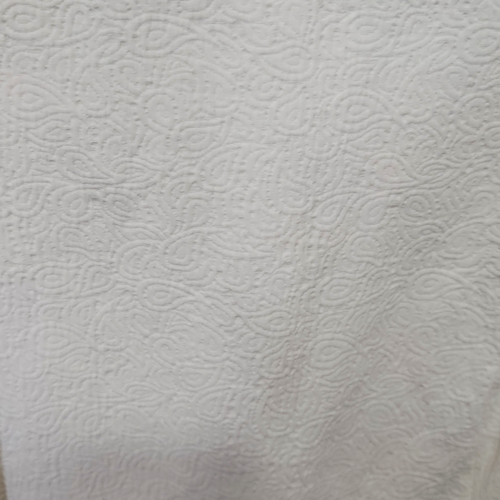 Elegant White Sleeveless Dress - Picture 2 of 4